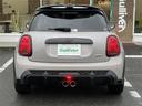 ＭＩＮＩ ジョンクーパーワークス　インテリジェントセーフティ　純正ディスプレイオーディオ　バックガイドカメラ　ＡｐｐｌｅＣａｒＰｌａｙ　ＡｎｄｒｏｉｄＡｕｔｏ　Ｂｌｕｅｔｏｏｔｈ　コーナーセンサー　ＨＵＤ　パドルシフト　ミラー型ＥＴＣ（5枚目）