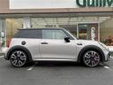 ＭＩＮＩ ジョンクーパーワークス　インテリジェントセーフティ　純正ディスプレイオーディオ　バックガイドカメラ　ＡｐｐｌｅＣａｒＰｌａｙ　ＡｎｄｒｏｉｄＡｕｔｏ　Ｂｌｕｅｔｏｏｔｈ　コーナーセンサー　ＨＵＤ　パドルシフト　ミラー型ＥＴＣ（7枚目）