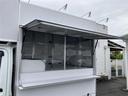 キャリイトラック 8ナンバー キッチンカー フレンチトラック仕様 外部電源 シンク×3 蛇口×3 冷蔵庫 給水ポンプ 給水タンク 排水タンク 室内灯 換気扇 コンセント×3 フローリング レジスター(8枚目)
