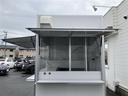 8ナンバー キッチンカー フレンチトラック仕様 外部電源 シンク×3 蛇口×3 冷蔵庫 給水ポンプ 給水タンク 排水タンク 室内灯 換気扇 コンセント×3 フローリング レジスター(9枚目)