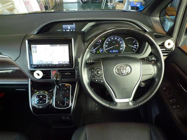 Gi 後カメラ 横滑り防止システム 本革 リアクーラー CD再生 ETC車載器 オートクルーズ オートハイビーム 地デジ エアコン LEDヘッドライト ナビ&TV パワステ オートライト キーレス ABS(3枚目)
