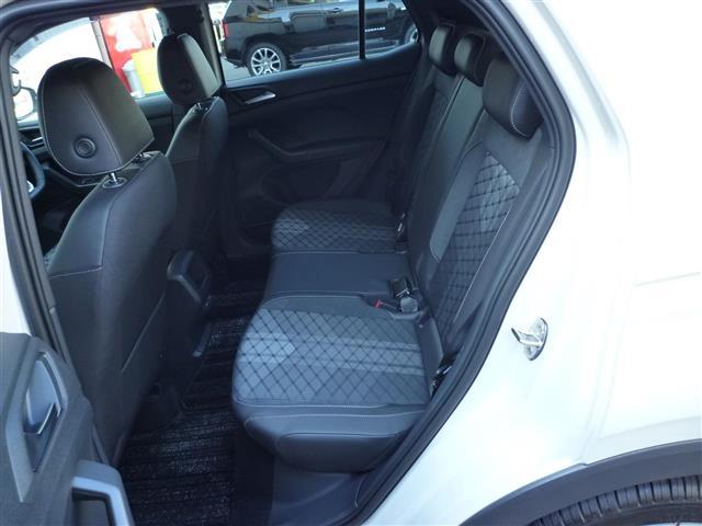 Ｔ－クロス ＴＳＩ　Ｒライン　衝突軽減ブレーキ　Ｂｌｕｅｔｏｏｔｈオーディオ　キーレスエントリー　ＬＫＡ　ルーフレール　エアバッグ　パワーウィンドウ　パワーステアリング　スマートエントリー　横滑り防止装置　盗難防止システム　ターボ（13枚目）