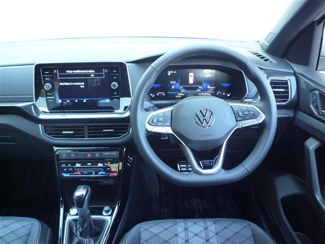 Ｔ－クロス ＴＳＩ　Ｒライン　衝突軽減ブレーキ　Ｂｌｕｅｔｏｏｔｈオーディオ　キーレスエントリー　ＬＫＡ　ルーフレール　エアバッグ　パワーウィンドウ　パワーステアリング　スマートエントリー　横滑り防止装置　盗難防止システム　ターボ（29枚目）
