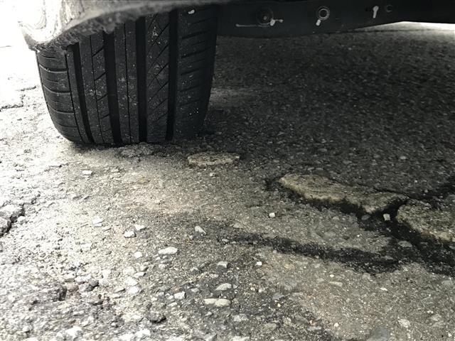 レガシィB4 2.5iアイサイトBスポーツ フルセグ 4WD スマートキー ETC 盗難防止システム レーダークルコン 横滑り防止 衝突軽減 Bカメ Bluetoothオーディオ DVD(40枚目)