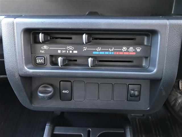ハイゼットトラック スタンダード　パートタイム４ＷＤ　オートエアコン　ワンオーナー車　エアバック　パワステ　ＡＢＳ（7枚目）