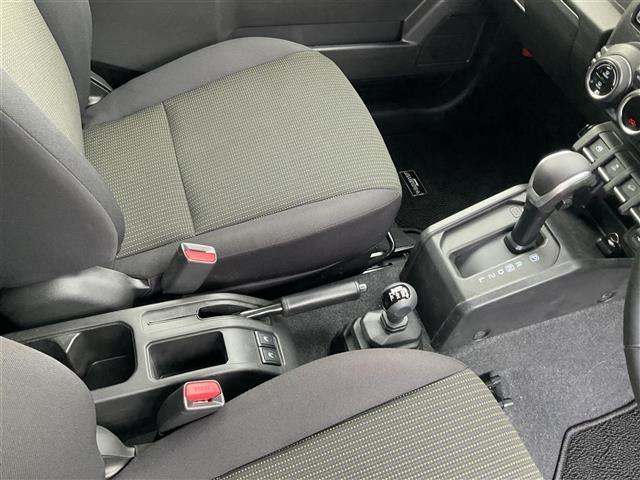 ジムニーシエラ ＪＣ　アイドリングＳ　スマートエントリー　車線逸脱警報装置　横滑り防止機能　ダブルエアバッグ　キーレスエントリー　パワーステアリング　オートクルーズコントロール　ＬＥＤへッドライト　ＰＷ　ＡＡＣ　ＡＢＳ（20枚目）