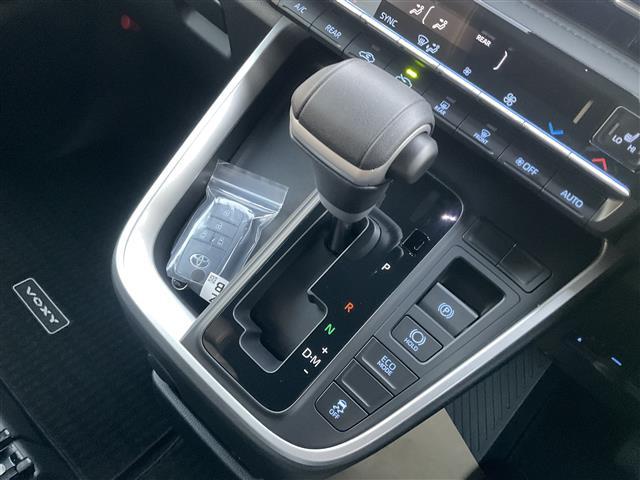 ヴォクシー S-Z 登録済み未使用車 車検令和10年10月 両側パワースライドドア純正LEDヘッドライトデジタルインナーミラー10.5インチディスプレイTVBluetooth合成皮革+ファブリックシート前席快適温熱シート(12枚目)