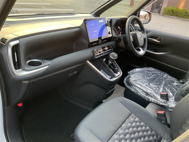 ヴォクシー S-Z 登録済み未使用車 車検令和10年10月 両側パワースライドドア純正LEDヘッドライトデジタルインナーミラー10.5インチディスプレイTVBluetooth合成皮革+ファブリックシート前席快適温熱シート(18枚目)