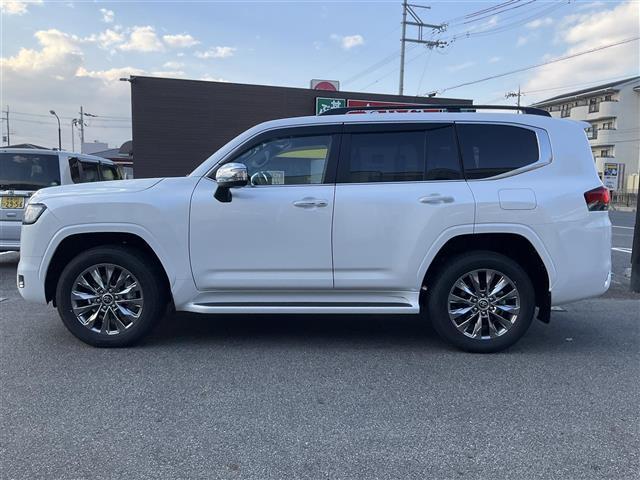 ランドクルーザー ＺＸ　パワーゲート　衝突軽減装置　センターデフロック　ナビＴＶ　１オナ　ＬＥＤ　オートマチックハイビーム　エアシート　オートライト　スマートキー　本革　３列シート　パノラマサンルーフ　オートエアコン　４ＷＤ（5枚目）