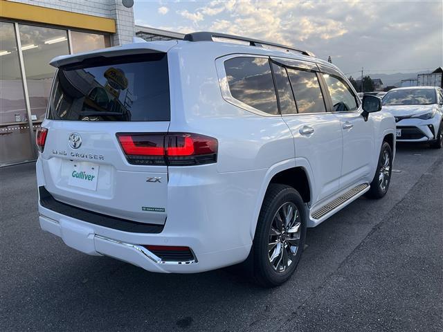 ランドクルーザー ＺＸ　パワーゲート　衝突軽減装置　センターデフロック　ナビＴＶ　１オナ　ＬＥＤ　オートマチックハイビーム　エアシート　オートライト　スマートキー　本革　３列シート　パノラマサンルーフ　オートエアコン　４ＷＤ（8枚目）