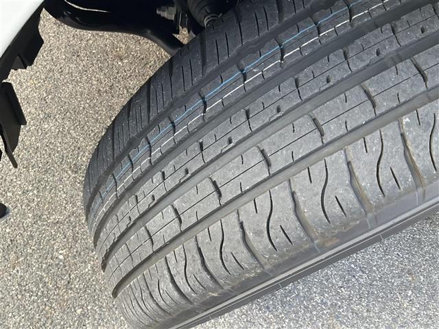 ランドクルーザー ＺＸ　パワーゲート　衝突軽減装置　センターデフロック　ナビＴＶ　１オナ　ＬＥＤ　オートマチックハイビーム　エアシート　オートライト　スマートキー　本革　３列シート　パノラマサンルーフ　オートエアコン　４ＷＤ（10枚目）