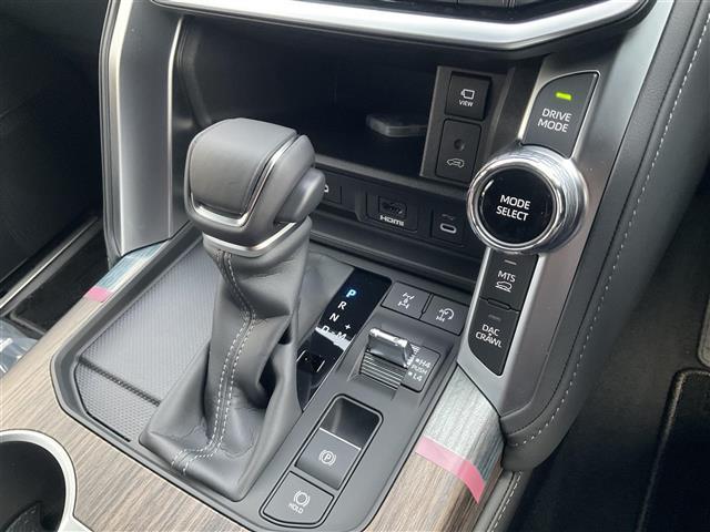 ランドクルーザー ＺＸ　パワーゲート　衝突軽減装置　センターデフロック　ナビＴＶ　１オナ　ＬＥＤ　オートマチックハイビーム　エアシート　オートライト　スマートキー　本革　３列シート　パノラマサンルーフ　オートエアコン　４ＷＤ（21枚目）