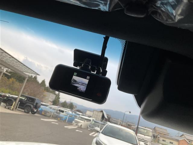 ランドクルーザー ＺＸ　パワーゲート　衝突軽減装置　センターデフロック　ナビＴＶ　１オナ　ＬＥＤ　オートマチックハイビーム　エアシート　オートライト　スマートキー　本革　３列シート　パノラマサンルーフ　オートエアコン　４ＷＤ（22枚目）