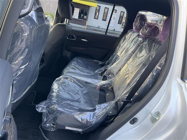 ランドクルーザー ＺＸ　パワーゲート　衝突軽減装置　センターデフロック　ナビＴＶ　１オナ　ＬＥＤ　オートマチックハイビーム　エアシート　オートライト　スマートキー　本革　３列シート　パノラマサンルーフ　オートエアコン　４ＷＤ（28枚目）