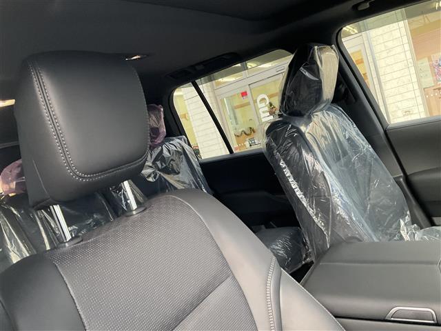 ランドクルーザー ＺＸ　パワーゲート　衝突軽減装置　センターデフロック　ナビＴＶ　１オナ　ＬＥＤ　オートマチックハイビーム　エアシート　オートライト　スマートキー　本革　３列シート　パノラマサンルーフ　オートエアコン　４ＷＤ（32枚目）