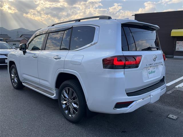 ランドクルーザー ＺＸ　パワーゲート　衝突軽減装置　センターデフロック　ナビＴＶ　１オナ　ＬＥＤ　オートマチックハイビーム　エアシート　オートライト　スマートキー　本革　３列シート　パノラマサンルーフ　オートエアコン　４ＷＤ（43枚目）