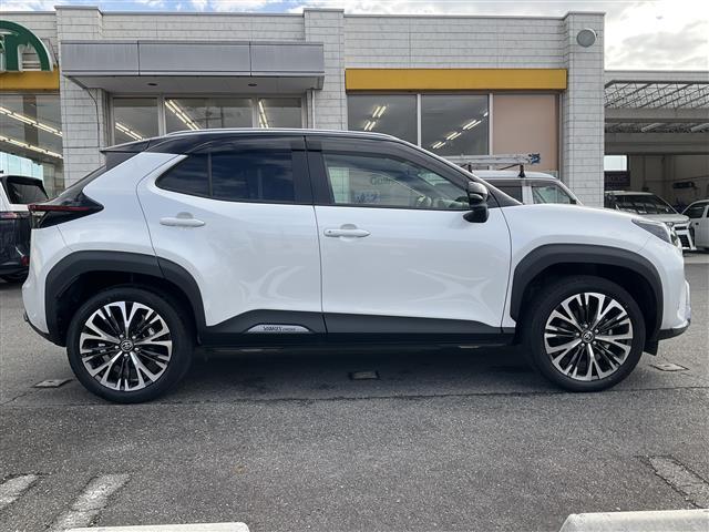 ヤリスクロス ハイブリッドZ アドベンチャー ワンオーナー 禁煙車 純正8インチディスプレイオーディオBluetooth、フルセグテレビ バックカメラ ハーフレザーシートシートヒーター 運転席パワーシート パワーバックドア 純正LEDヘッドライト(5枚目)