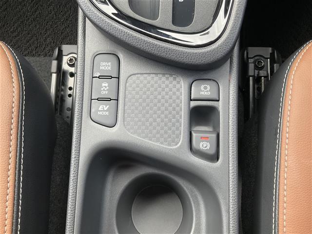 ヤリスクロス ハイブリッドZ アドベンチャー ワンオーナー 禁煙車 純正8インチディスプレイオーディオBluetooth、フルセグテレビ バックカメラ ハーフレザーシートシートヒーター 運転席パワーシート パワーバックドア 純正LEDヘッドライト(17枚目)