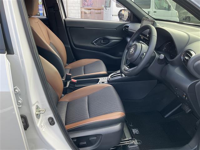 ヤリスクロス ハイブリッドZ アドベンチャー ワンオーナー 禁煙車 純正8インチディスプレイオーディオBluetooth、フルセグテレビ バックカメラ ハーフレザーシートシートヒーター 運転席パワーシート パワーバックドア 純正LEDヘッドライト(25枚目)
