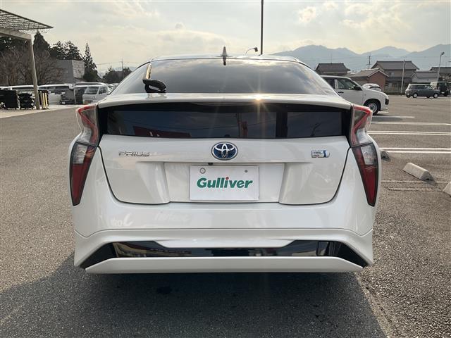 プリウス Ｓ　モデリスタエアロキット　純正９インチナビ　Ｂｌｕｅｔｏｏｔｈ　ＤＶＤ　フルセグテレビ　バックカメラ　前ドライブレコーダー　社外コンビハンドル　クラッツィオシートカバー　社外１７インチアルミホイール（7枚目）