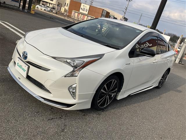 プリウス Ｓ　モデリスタエアロキット　純正９インチナビ　Ｂｌｕｅｔｏｏｔｈ　ＤＶＤ　フルセグテレビ　バックカメラ　前ドライブレコーダー　社外コンビハンドル　クラッツィオシートカバー　社外１７インチアルミホイール（14枚目）