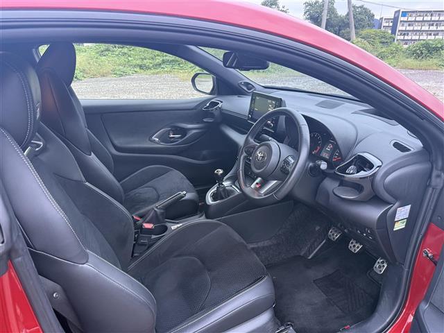 ＧＲヤリス ＲＺ　ハイパフォーマンス　ＢＴオーディオ　追従クルコン　Ｉストップ　ＬＥＤヘッド　ターボ　バックガイドモニター　Ｃソナー　ＡＷＤ　フルオートエアコン　横滑り防止装置付き　スマートキ－　ＡＢＳ付き　パワーウインドウ　キーフリー（16枚目）