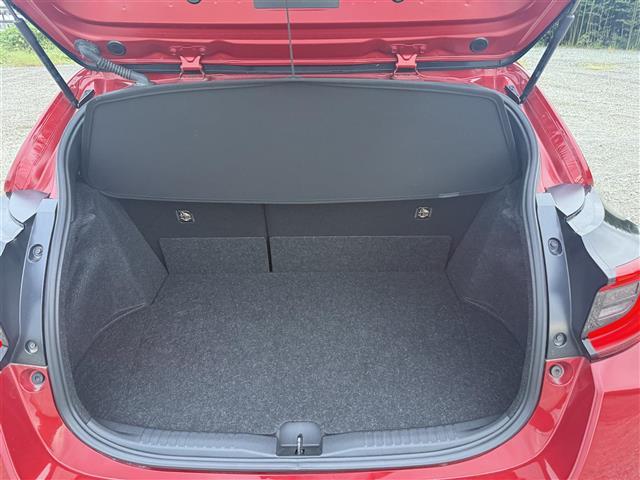 ＧＲヤリス ＲＺ　ハイパフォーマンス　ＢＴオーディオ　追従クルコン　Ｉストップ　ＬＥＤヘッド　ターボ　バックガイドモニター　Ｃソナー　ＡＷＤ　フルオートエアコン　横滑り防止装置付き　スマートキ－　ＡＢＳ付き　パワーウインドウ　キーフリー（19枚目）