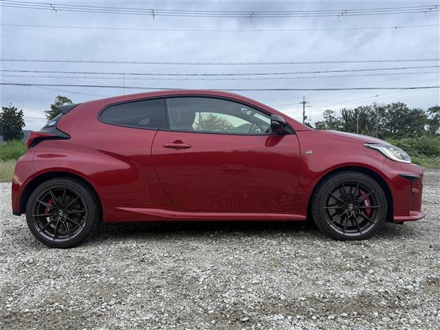 ＧＲヤリス ＲＺ　ハイパフォーマンス　ＢＴオーディオ　追従クルコン　Ｉストップ　ＬＥＤヘッド　ターボ　バックガイドモニター　Ｃソナー　ＡＷＤ　フルオートエアコン　横滑り防止装置付き　スマートキ－　ＡＢＳ付き　パワーウインドウ　キーフリー（41枚目）