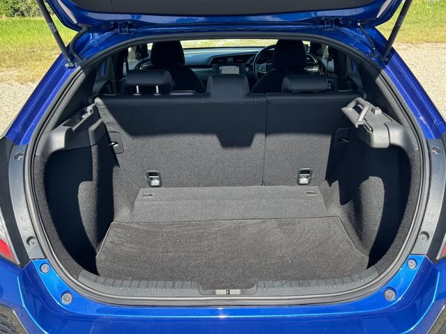 シビック ハッチバック　ホンダセンシング　アルパインナビ／フルセグＴＶ／Ｂｌｕｅｔｏｏｔｈ接続可／バックカメラ／ＥＴＣ／前後ドラレコ／６ＭＴ／ホンダセンシング／レーダークルコン／前後パーキングセンサー／純正１８インチＡＷ／ＬＥＤヘッドライト（41枚目）