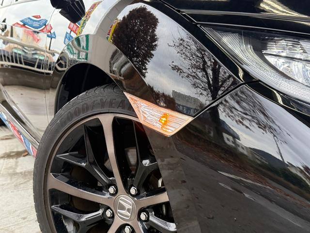 シビック ハッチバック　ホンダセンシング　後期モデル／６ＭＴ／純正ナビフルセグＴＶ／ＥＴＣ２．０／バックカメラ／ハーフレザーシート／ホンダセンシング／両前席パワーシート＆シートヒーター／純正１８インチＡＷ／ＬＥＤヘッドライト／前後ドラレコ（10枚目）