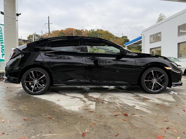 シビック ハッチバック　ホンダセンシング　後期モデル／６ＭＴ／純正ナビフルセグＴＶ／ＥＴＣ２．０／バックカメラ／ハーフレザーシート／ホンダセンシング／両前席パワーシート＆シートヒーター／純正１８インチＡＷ／ＬＥＤヘッドライト／前後ドラレコ（15枚目）