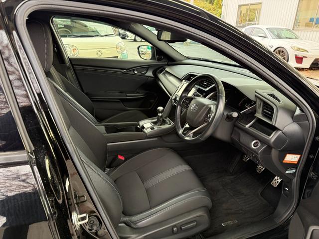 シビック ハッチバック　ホンダセンシング　後期モデル／６ＭＴ／純正ナビフルセグＴＶ／ＥＴＣ２．０／バックカメラ／ハーフレザーシート／ホンダセンシング／両前席パワーシート＆シートヒーター／純正１８インチＡＷ／ＬＥＤヘッドライト／前後ドラレコ（21枚目）