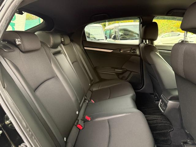 シビック ハッチバック　ホンダセンシング　後期モデル／６ＭＴ／純正ナビフルセグＴＶ／ＥＴＣ２．０／バックカメラ／ハーフレザーシート／ホンダセンシング／両前席パワーシート＆シートヒーター／純正１８インチＡＷ／ＬＥＤヘッドライト／前後ドラレコ（24枚目）