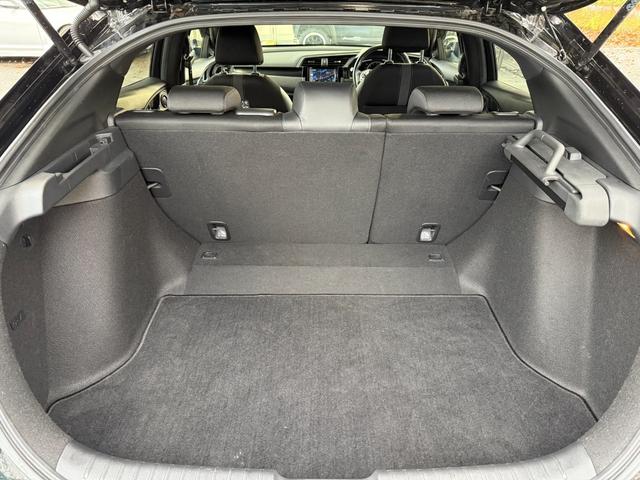 シビック ハッチバック　ホンダセンシング　後期モデル／６ＭＴ／純正ナビフルセグＴＶ／ＥＴＣ２．０／バックカメラ／ハーフレザーシート／ホンダセンシング／両前席パワーシート＆シートヒーター／純正１８インチＡＷ／ＬＥＤヘッドライト／前後ドラレコ（25枚目）