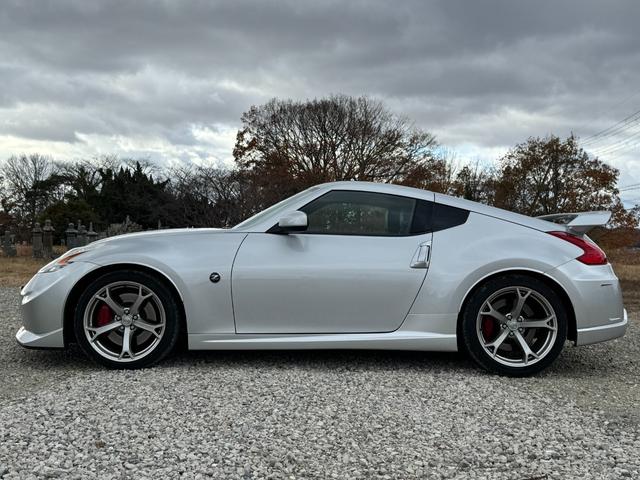 フェアレディZ バージョンニスモ HKSメタルキャタライザー/HKSスーパーサウンドマスターマフラー/専用エアロ/専用19インチAW/純正ナビ/バックカメラ/フルセグTV/ハーフレザーシート/キセノンヘッドライト/スマートキー(17枚目)