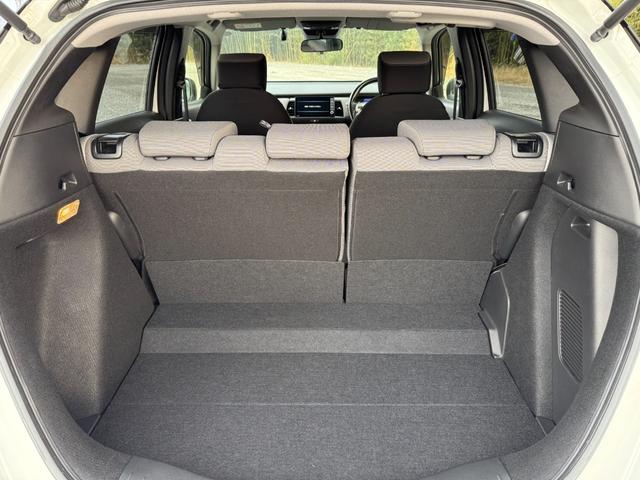 フィット e:HEVネス DOPエアロ(F/S/RU/RW)/純正ナビ/フルセグTV/バックカメラ/ホンダセンシング/前後ドラレコ/ETC/純正16インチAW/LEDヘッドライト/LEDフォグランプ/ステリモ/USBソケット(40枚目)