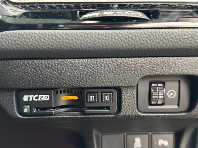 シビック ＥＸ　純正ＯＰテールゲートスポイラ／純正ＯＰフロントスカート／ＲＥＣＡＲＯシート／純正ナビ／ＢＯＳＥサウンド／ワイヤレス充電／ＬＥＤヘッドライト／ＬＥＤフォグ／スマートキー／ハーフレザーシート／自動防眩ミラ（32枚目）