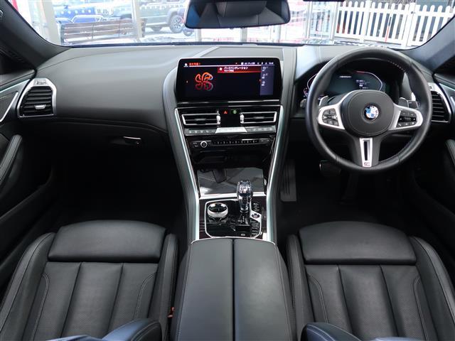 ８シリーズ Ｍ８５０ｉ　ｘＤｒｉｖｅクーペ　Ｍ８５０ｉ　ｘＤｒｉｖｅクーペ　登録時３８５９ｋｍ　５３０ｐｓ　ｈａｒｍａｎ　ｋａｒｄｏｎ　サラウンドサウンドシステム　ＢＭＷレーザーライト　ワイヤレスチャージング　ＢＭＷヘッドアップ・ディスプレイ（2枚目）