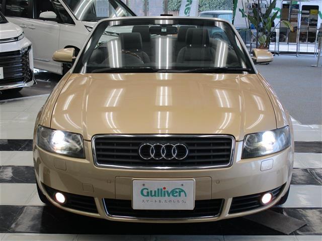 Ａ４カブリオレ ベースグレード　電動オープン　クルーズコントロール　純正ナビ　ＤＶＤ再生可　ＥＴＣ　キセノンヘッドライト　パワーシート　（2枚目）