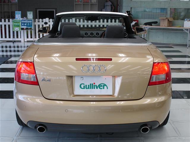 Ａ４カブリオレ ベースグレード　電動オープン　クルーズコントロール　純正ナビ　ＤＶＤ再生可　ＥＴＣ　キセノンヘッドライト　パワーシート　（3枚目）