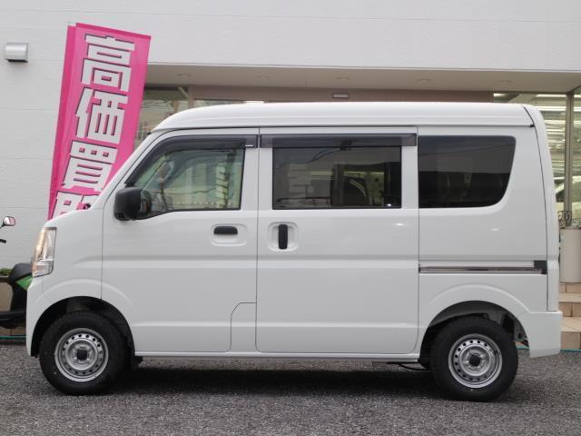 エブリイ ＰＡリミテッド　登録済未使用車　純正オーディオ　　アイドリングストップ　純正ラバーマット　ＵＳＢ入力端子　純正ドアバイザー　スペアキー　保証書　デュアルブレーキサポート　誤発進抑制機能　先行車発進お知らせ機能　ＡＣ（8枚目）