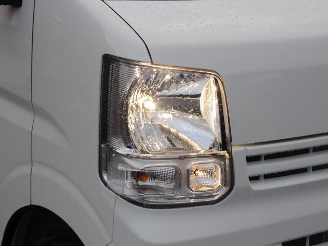 エブリイ ＰＡリミテッド　登録済未使用車　純正オーディオ　　アイドリングストップ　純正ラバーマット　ＵＳＢ入力端子　純正ドアバイザー　スペアキー　保証書　デュアルブレーキサポート　誤発進抑制機能　先行車発進お知らせ機能　ＡＣ（9枚目）