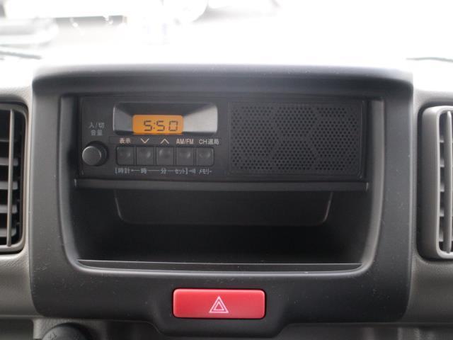 エブリイ ＰＡリミテッド　登録済未使用車　純正オーディオ　　アイドリングストップ　純正ラバーマット　ＵＳＢ入力端子　純正ドアバイザー　スペアキー　保証書　デュアルブレーキサポート　誤発進抑制機能　先行車発進お知らせ機能　ＡＣ（11枚目）