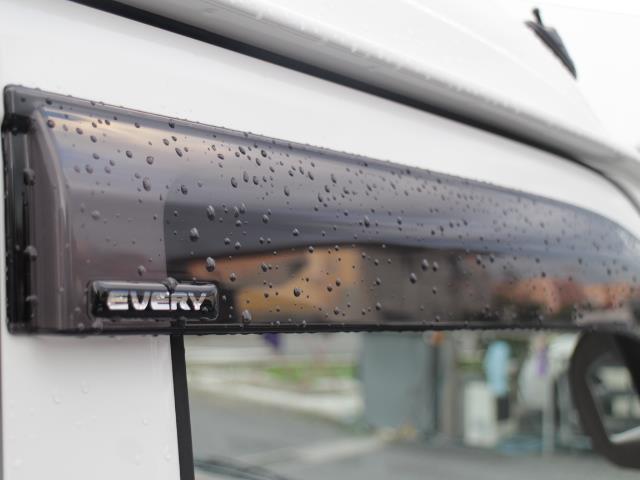 エブリイ ＰＡリミテッド　登録済未使用車　純正オーディオ　　アイドリングストップ　純正ラバーマット　ＵＳＢ入力端子　純正ドアバイザー　スペアキー　保証書　デュアルブレーキサポート　誤発進抑制機能　先行車発進お知らせ機能　ＡＣ（15枚目）