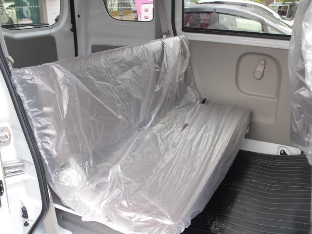 エブリイ ＰＡリミテッド　登録済未使用車　純正オーディオ　　アイドリングストップ　純正ラバーマット　ＵＳＢ入力端子　純正ドアバイザー　スペアキー　保証書　デュアルブレーキサポート　誤発進抑制機能　先行車発進お知らせ機能　ＡＣ（17枚目）