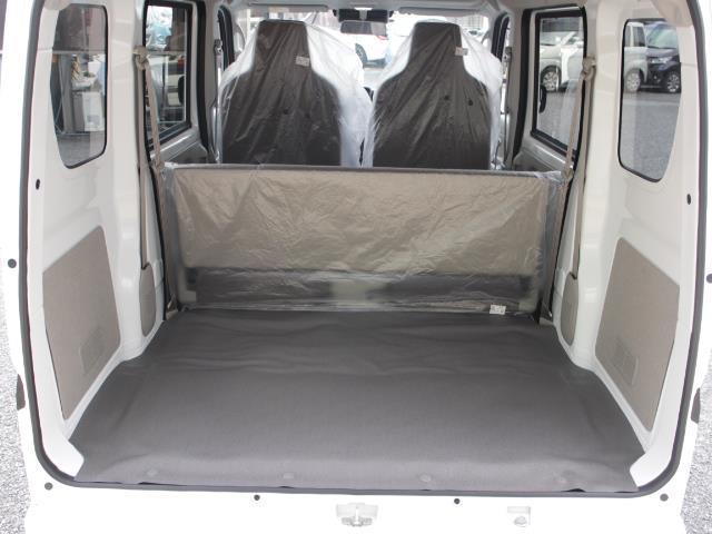 エブリイ ＰＡリミテッド　登録済未使用車　純正オーディオ　　アイドリングストップ　純正ラバーマット　ＵＳＢ入力端子　純正ドアバイザー　スペアキー　保証書　デュアルブレーキサポート　誤発進抑制機能　先行車発進お知らせ機能　ＡＣ（18枚目）