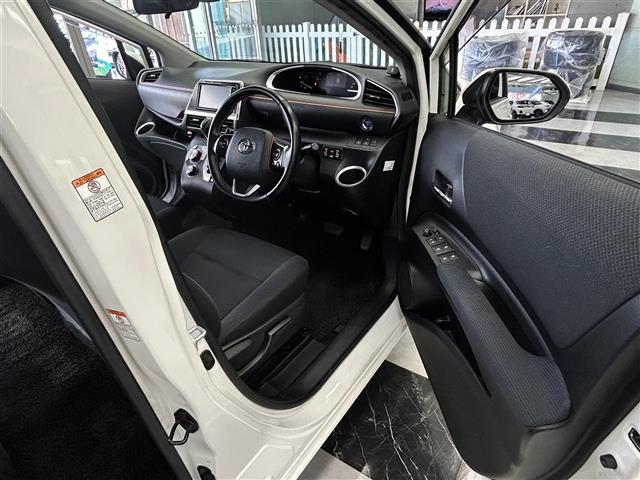 シエンタ ハイブリッドG 純正ナビゲーション Bトゥース ECOモード LEDライト Bカメラ キーフリー スマキー 横滑り防止システム メモリナビ ナビTV ETC ドライブレコーダー 運転席エアバック フルオートエアコン(10枚目)