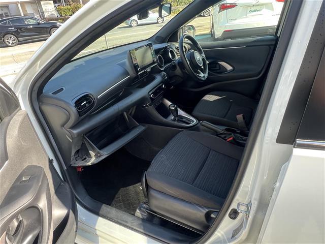 ヤリス Z ワンオーナー セーフティセンス 全方位カメラ ナビ 前後ドラレコ ETC 前席シートヒーター クルコン LEDヘッドライト スペアキー 純正マット ドアバイザー サイドSRS AAC バックモニタ(27枚目)