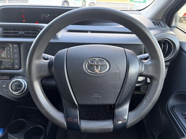 アクア L AC 前席PW アイドリングストップ車 VSC SRS デュアルエアバック キーレスエントリーシステム PS ABS ワンオーナー(11枚目)