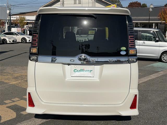 ヴォクシー ＺＳ　煌　地上デジタル　ＳＤナビゲーション　ＴＳＳ　両側パワードア　アイドリングストップ車　パワーウィンド　横滑防止　ブルートゥースオーディオ　Ａライト　ＤＶＤ可　スマートエントリー　Ｂカメラ　３列シート（3枚目）